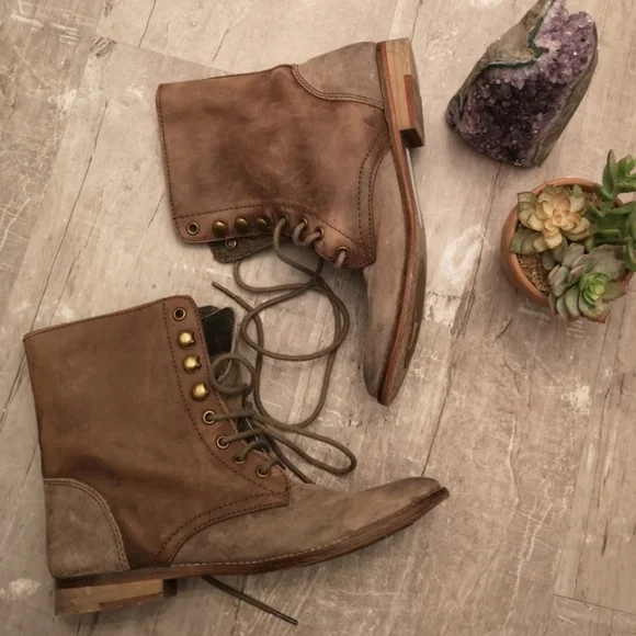 FREE PEOPLE Bohemian Laceup Ankle Boots Distressed Leather/Suede EU 38 US 7.5 - Picture 2 of 11
